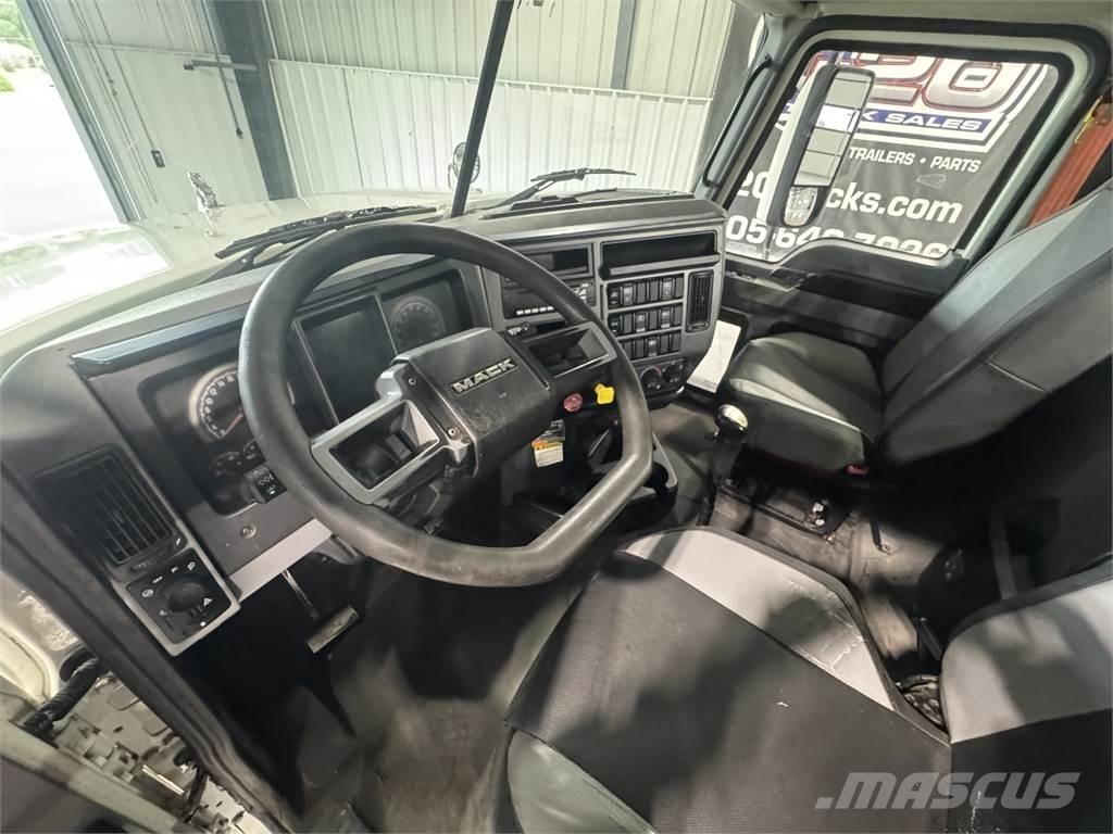 Mack Pinnacle Седельные тягачи