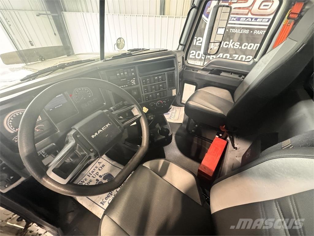 Mack Pinnacle Седельные тягачи