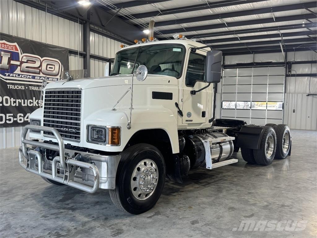 Mack Pinnacle Седельные тягачи