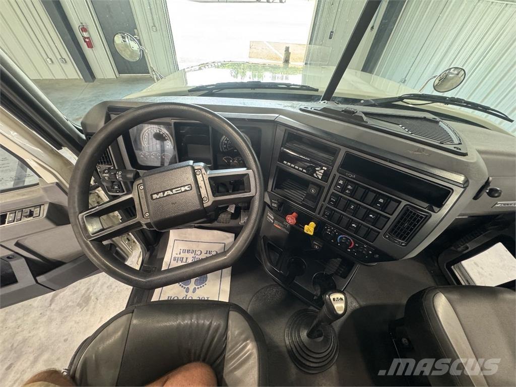 Mack Pinnacle Седельные тягачи