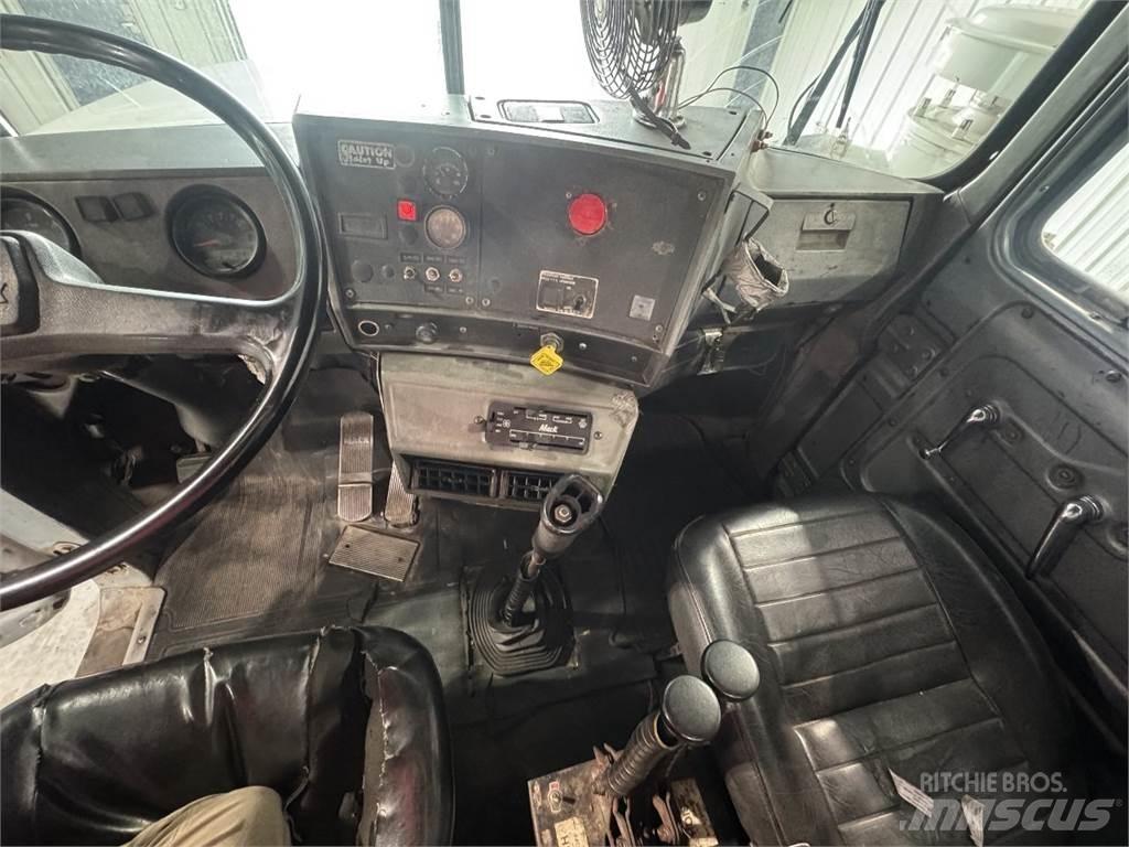 Mack RD690S Грузовики-Контейнеровозы