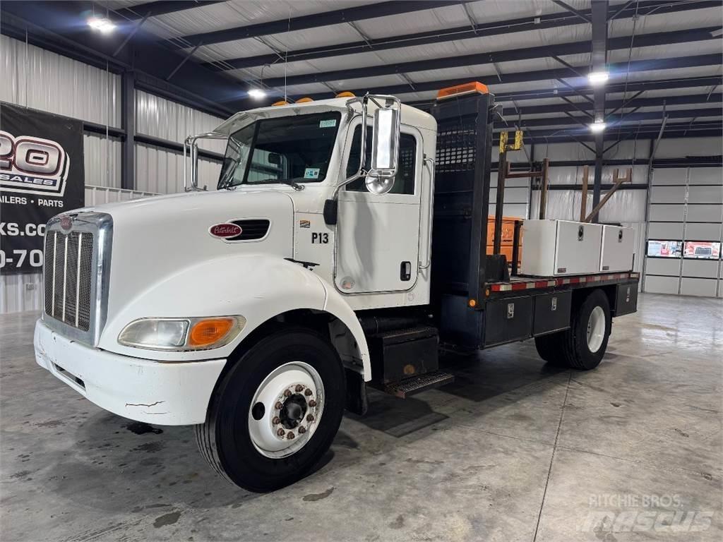 Peterbilt 330 Грузовики-платформы/боковая разгрузка