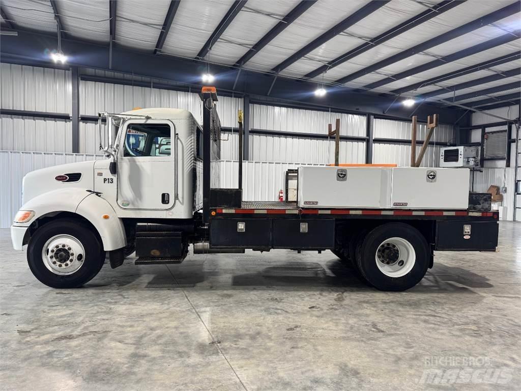 Peterbilt 330 Грузовики-платформы/боковая разгрузка
