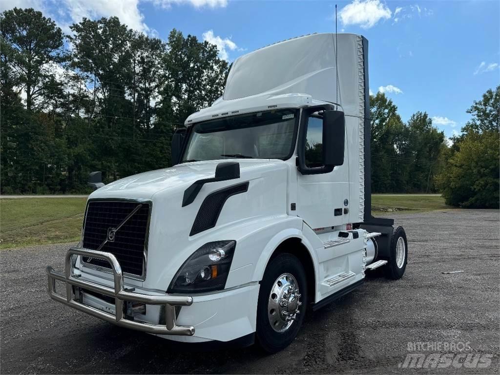 Volvo VNL42T300 Седельные тягачи