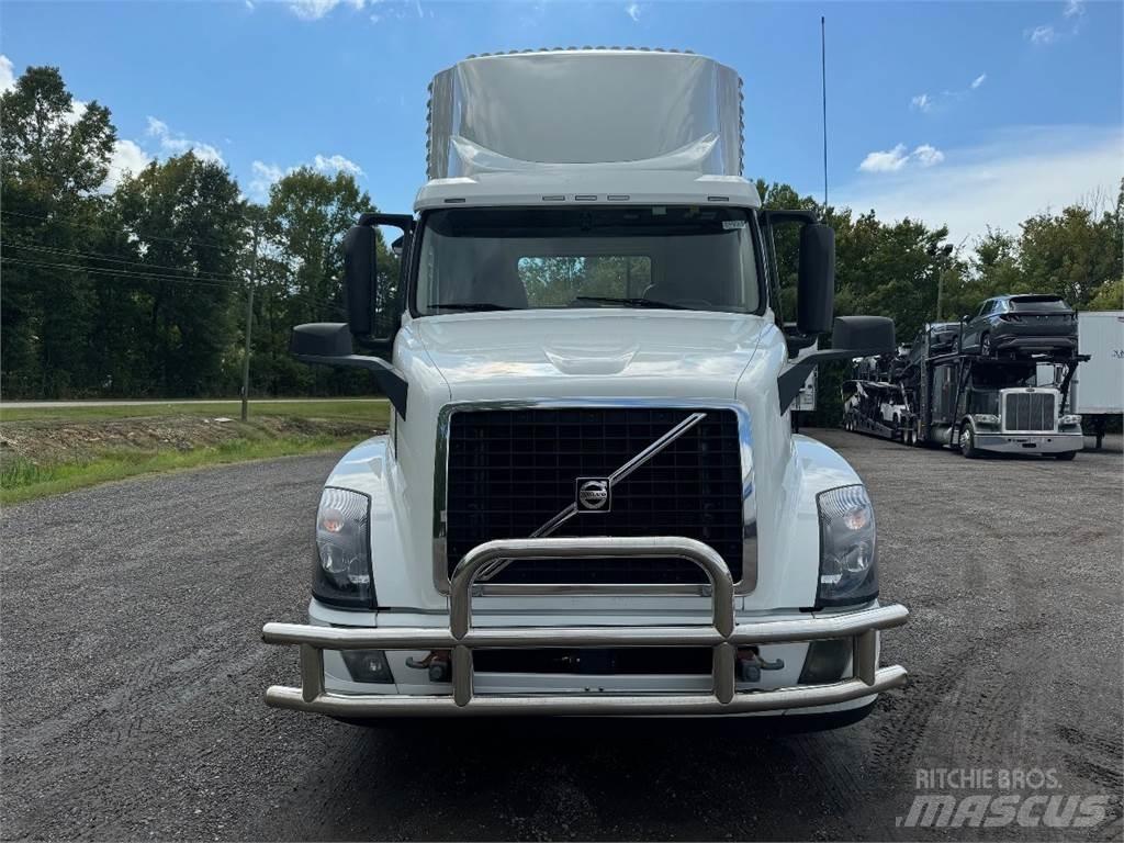 Volvo VNL42T300 Седельные тягачи