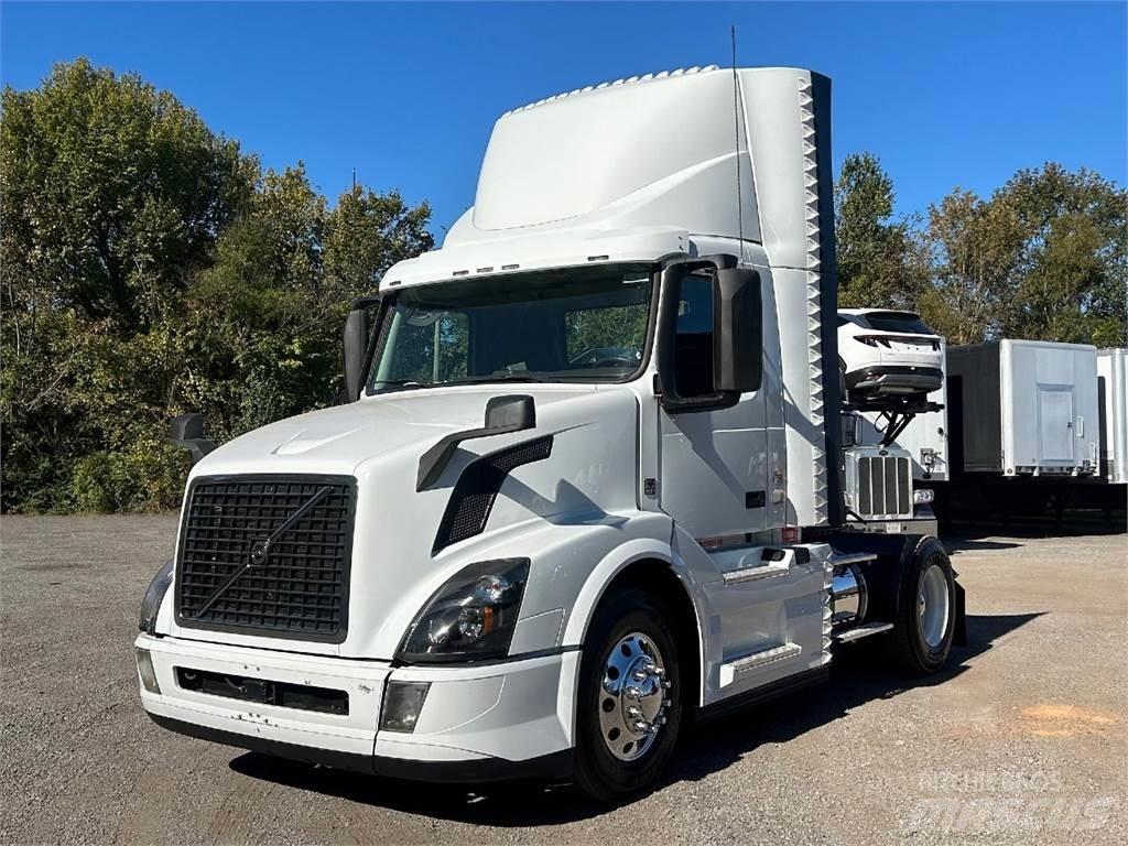 Volvo VNL42T300 Седельные тягачи
