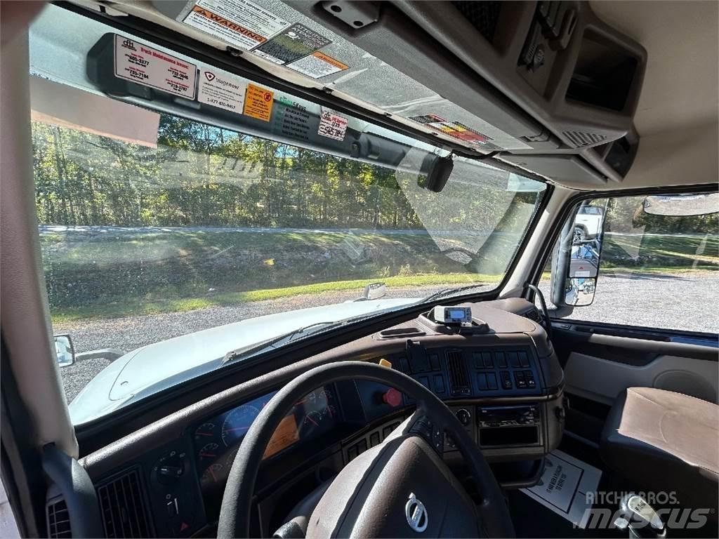 Volvo VNL42T300 Седельные тягачи