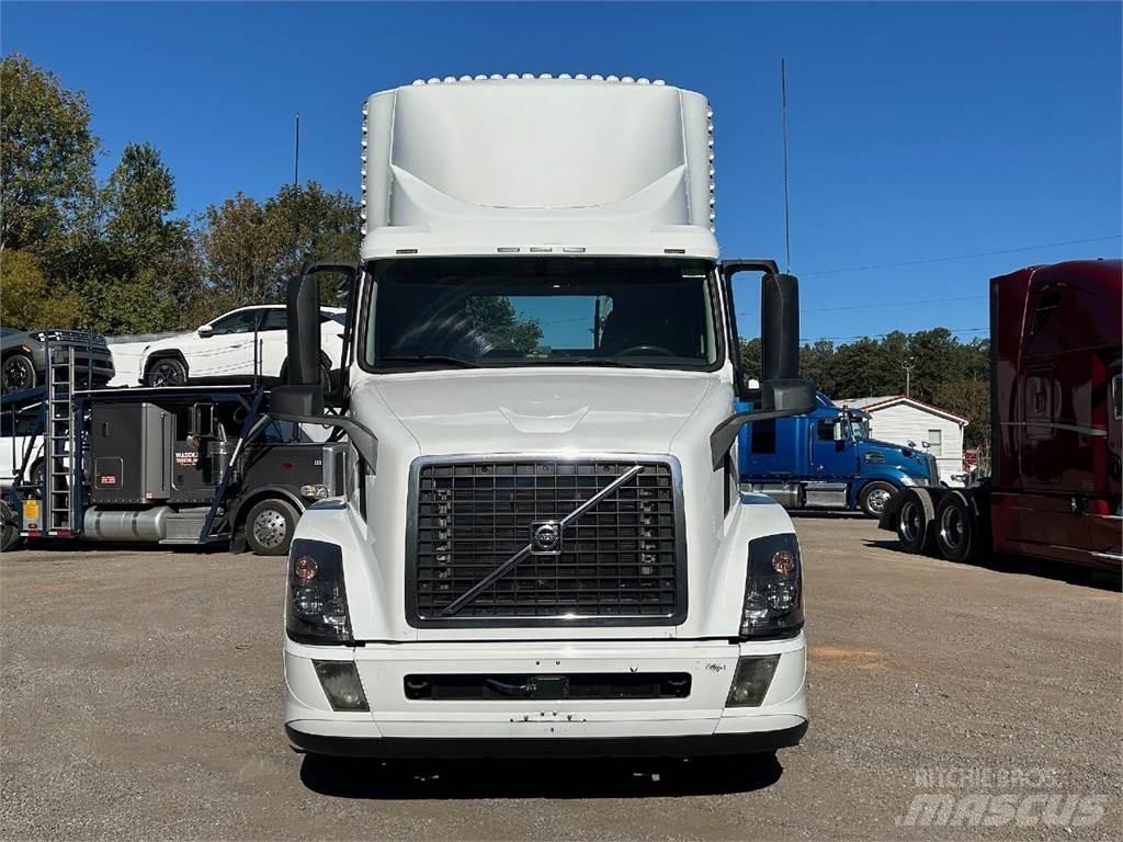Volvo VNL42T300 Седельные тягачи