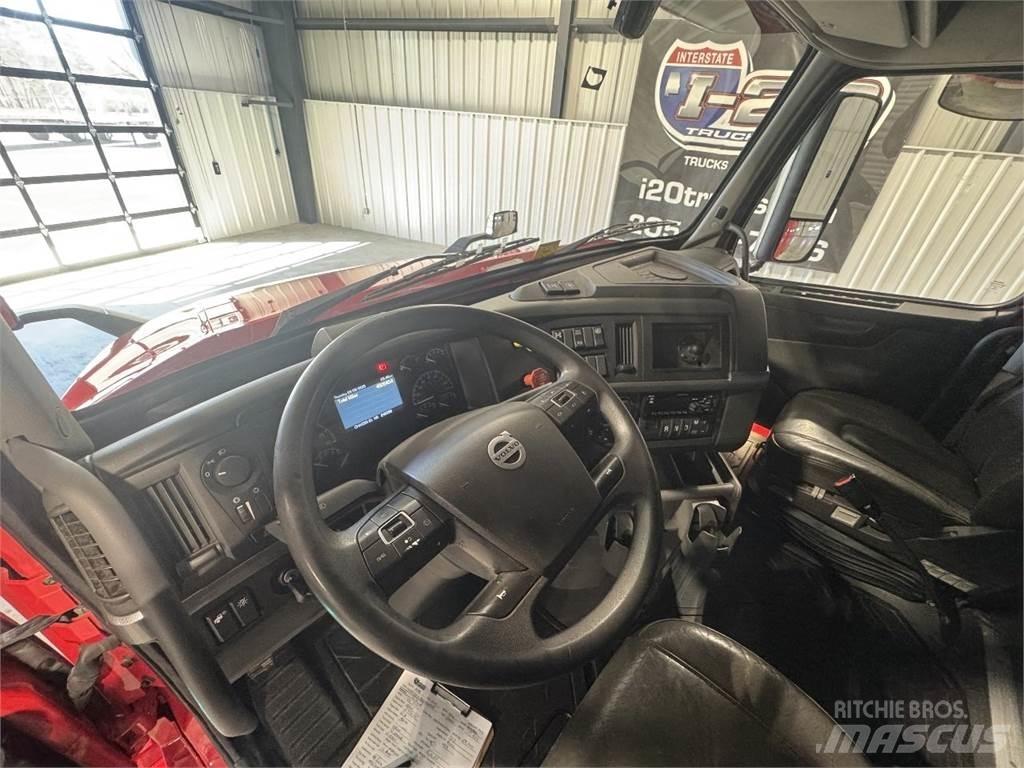 Volvo VNL64T740 Седельные тягачи