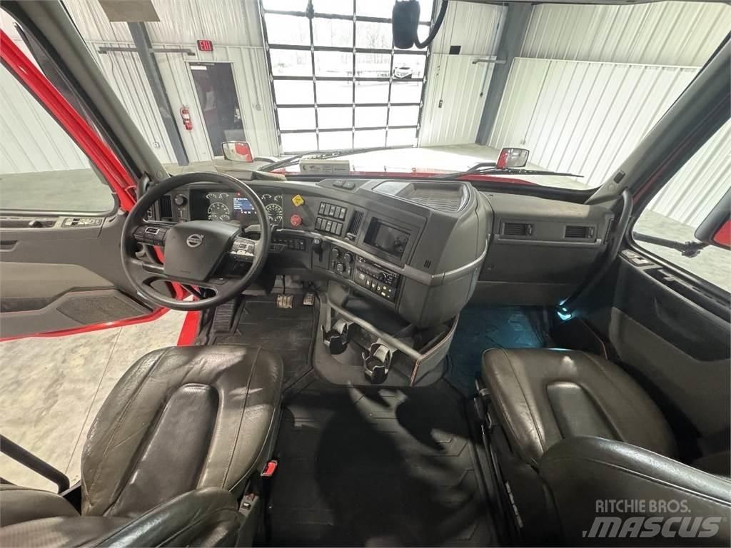 Volvo VNL64T740 Седельные тягачи