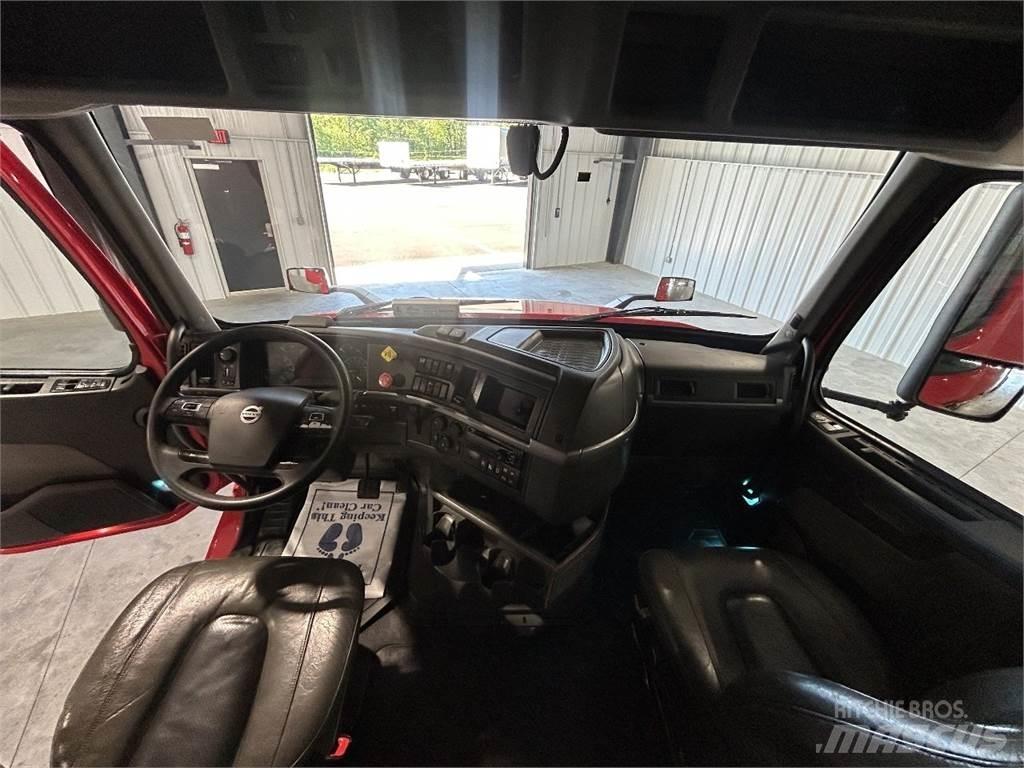 Volvo VNL64T740 Седельные тягачи