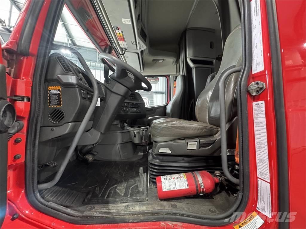 Volvo VNL64T740 Седельные тягачи
