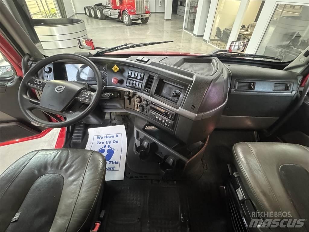 Volvo VNL64T740 Седельные тягачи