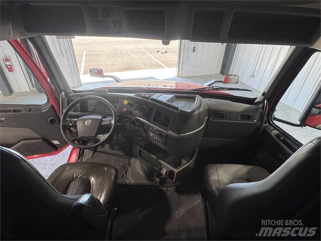 Volvo VNL64T740 Седельные тягачи