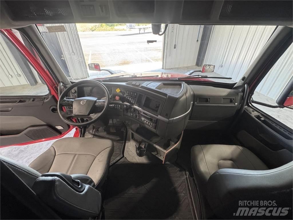 Volvo VNL64T740 Седельные тягачи