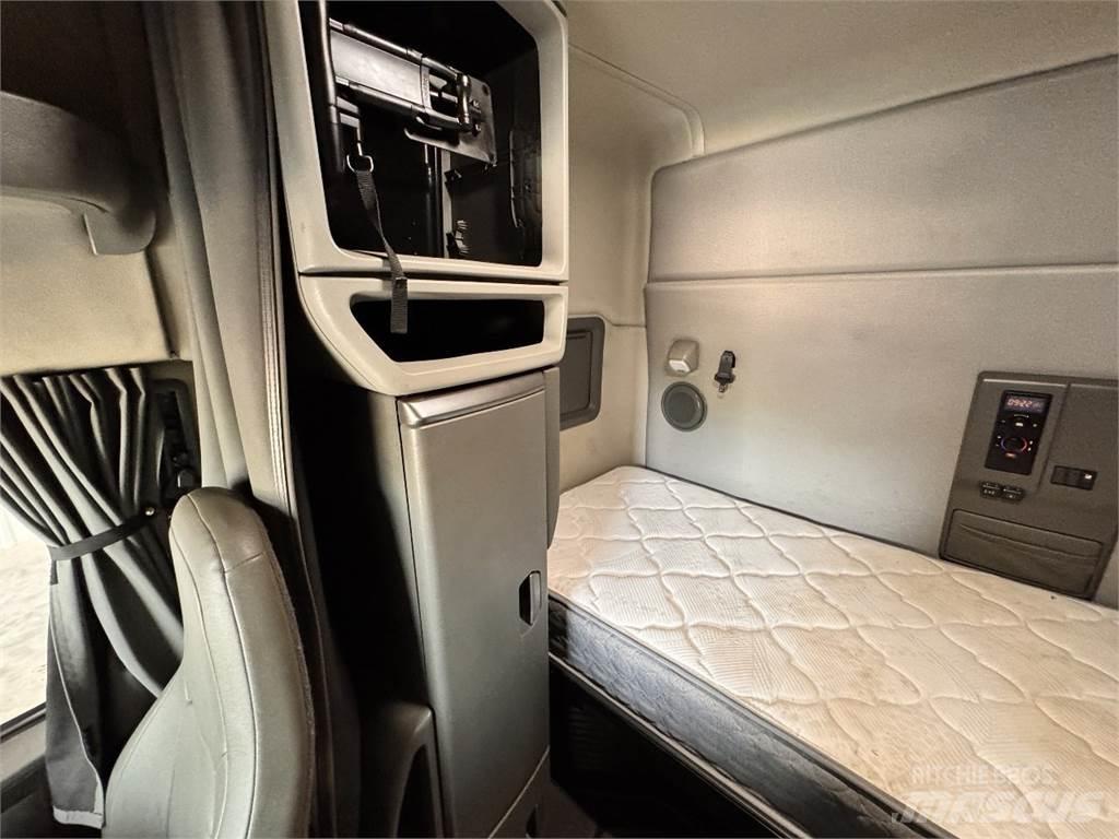 Volvo VNL64T740 Седельные тягачи
