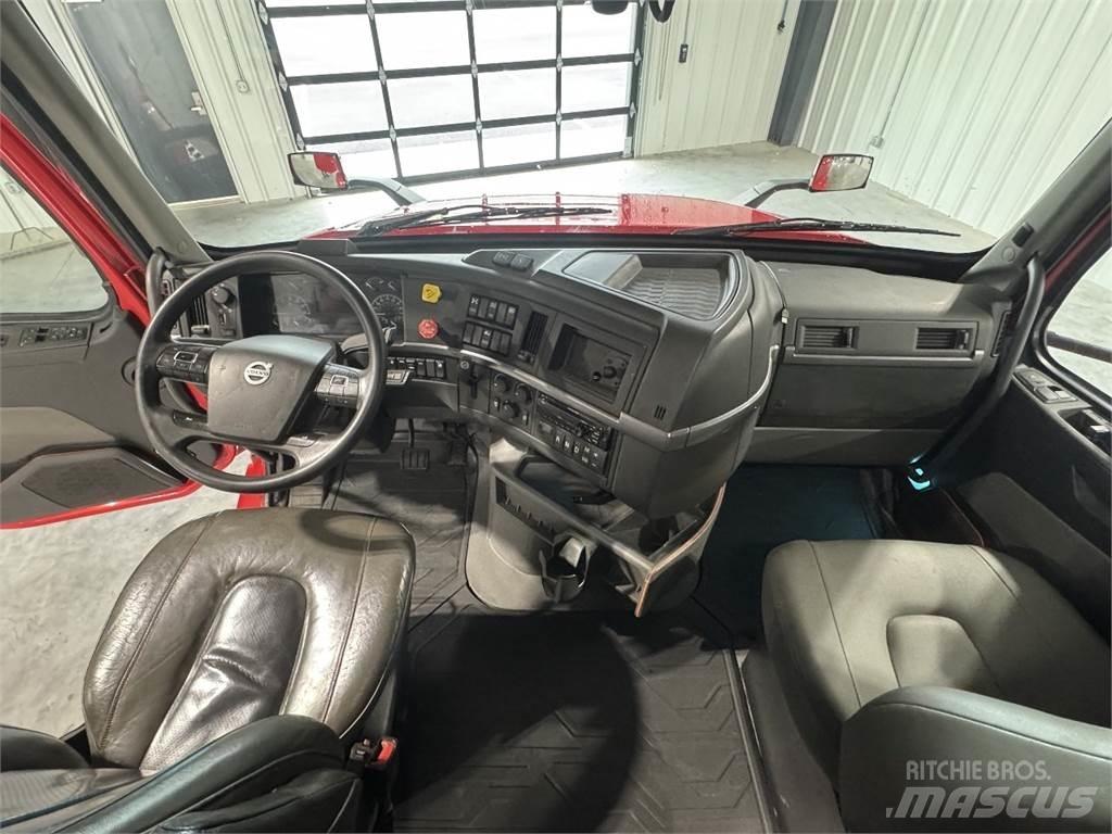 Volvo VNL64T740 Седельные тягачи