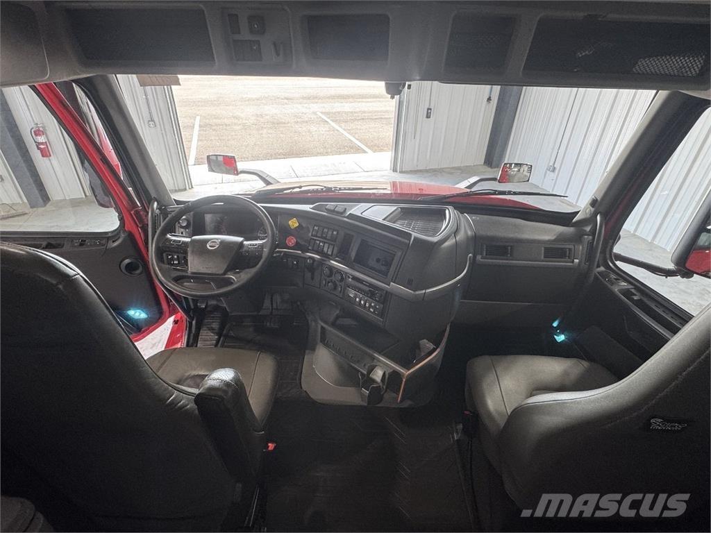 Volvo VNL64T740 Седельные тягачи