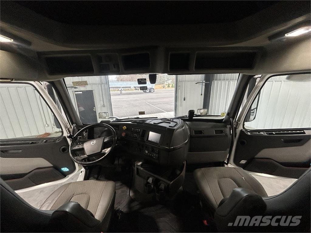 Volvo VNL64T740 Седельные тягачи