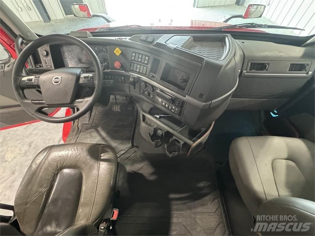Volvo VNL740 Седельные тягачи