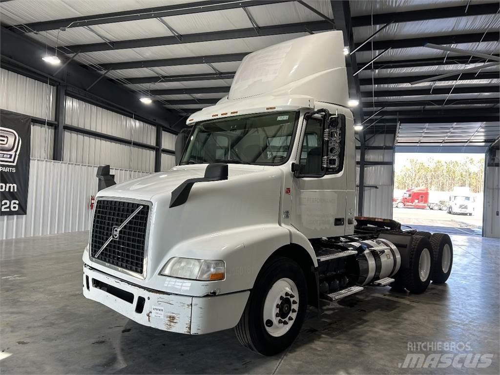 Volvo VNM Седельные тягачи