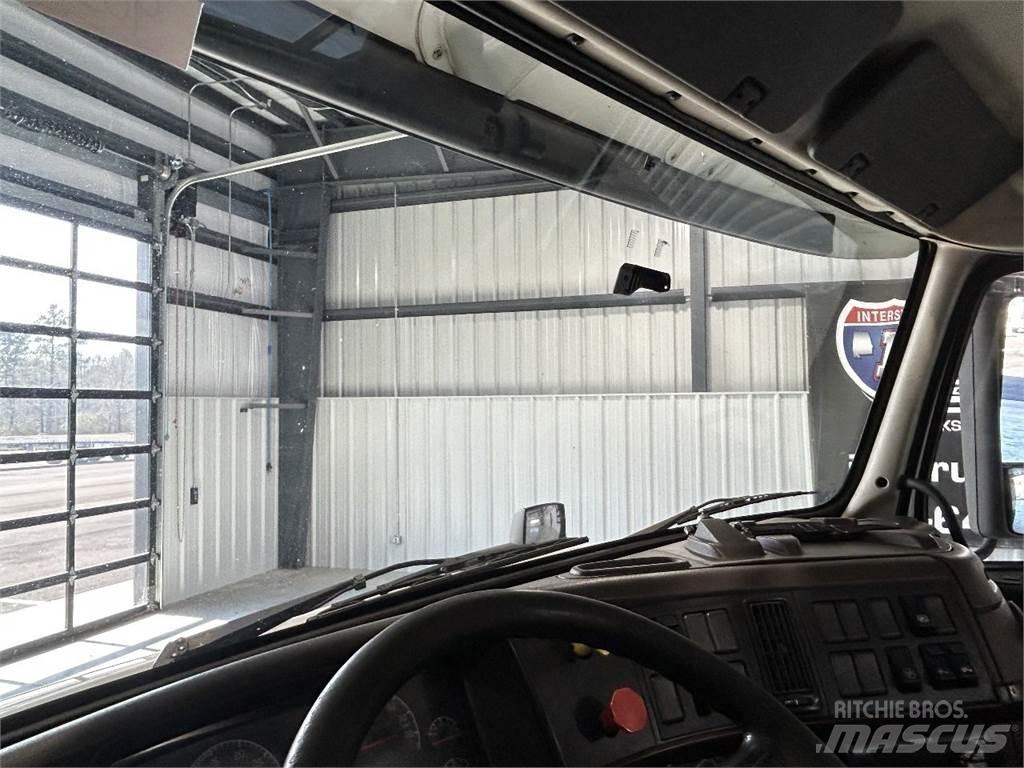 Volvo VNM Седельные тягачи