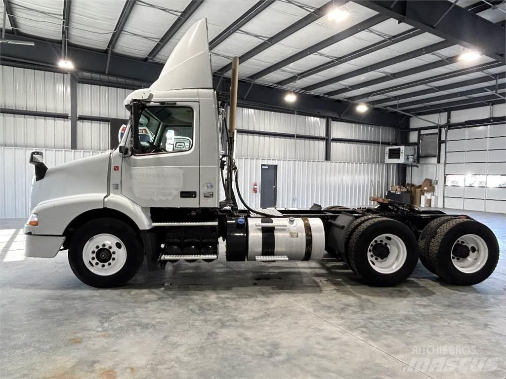 Volvo VNM Седельные тягачи