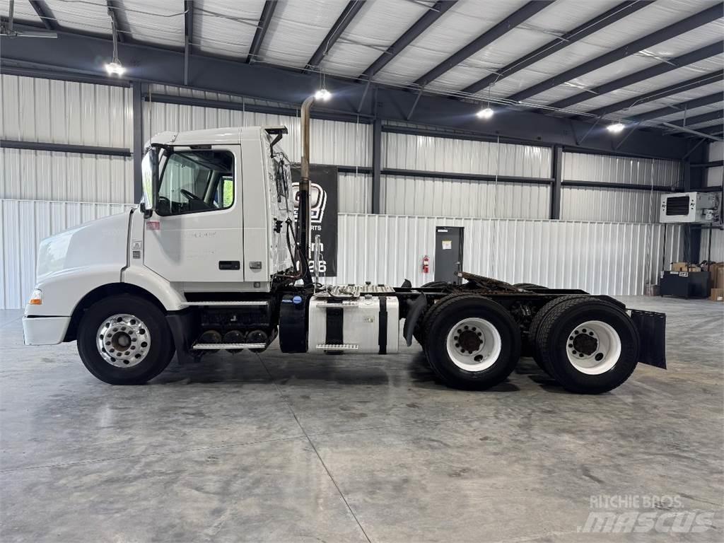 Volvo VNM Седельные тягачи