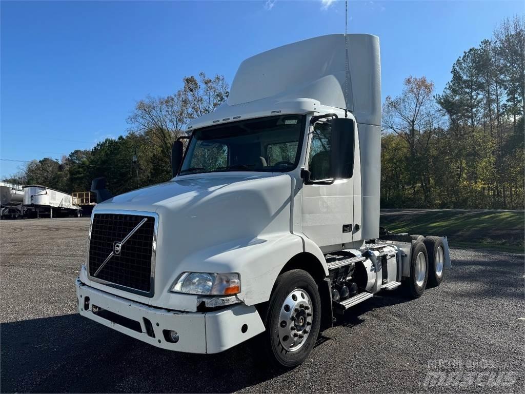 Volvo VNM64T200 Седельные тягачи