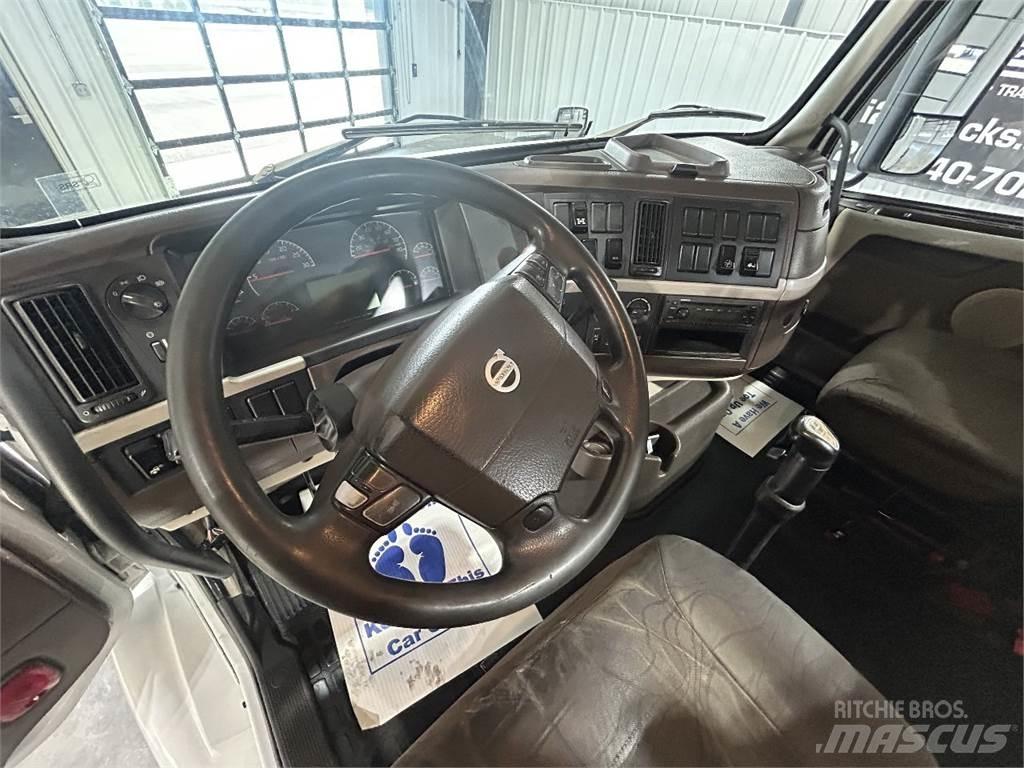 Volvo VNM64T200 Седельные тягачи