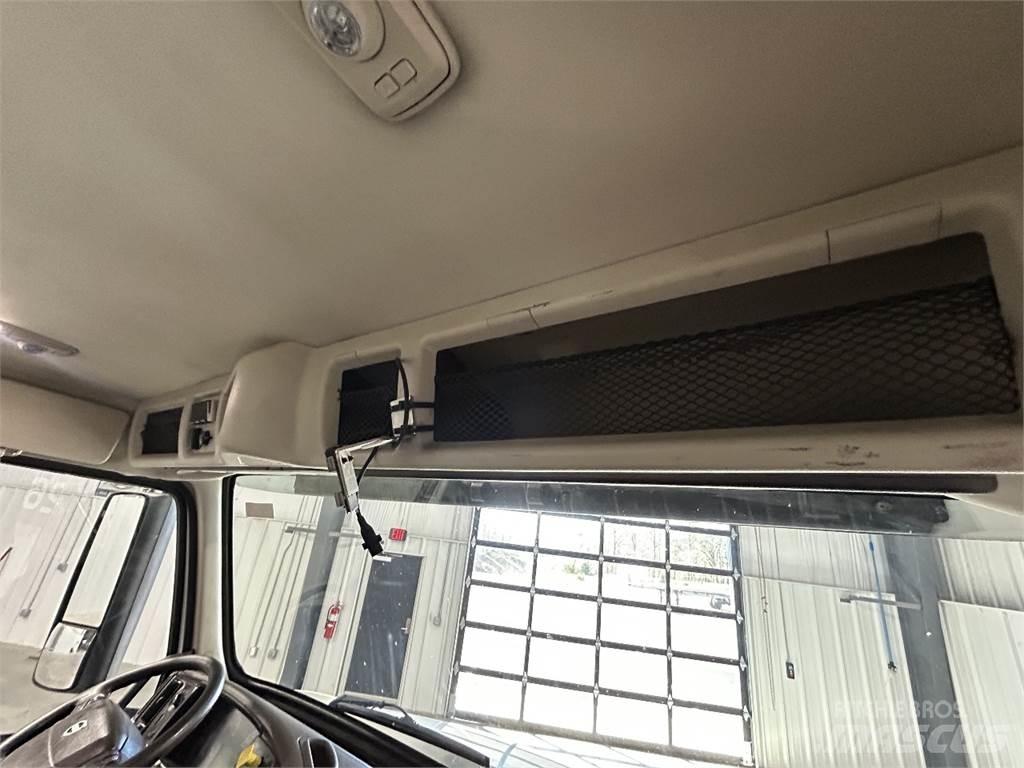 Volvo VNM64T200 Седельные тягачи