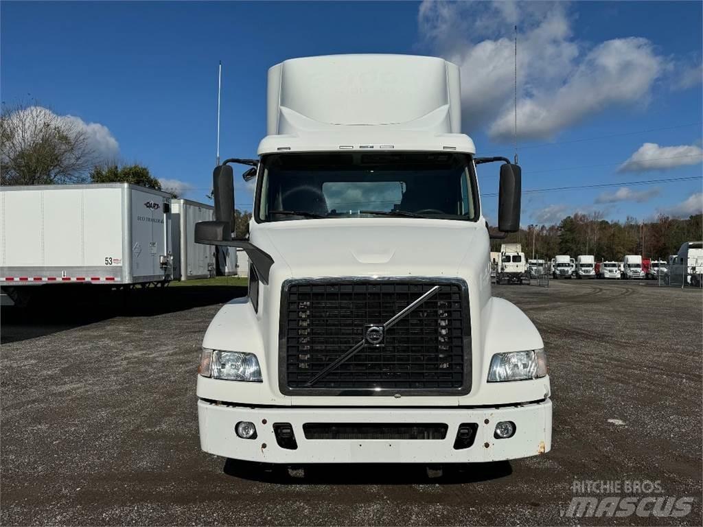 Volvo VNM64T200 Седельные тягачи
