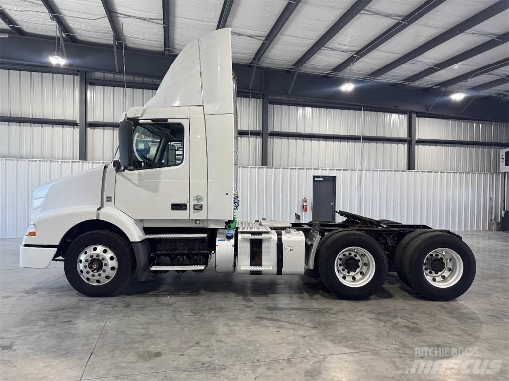 Volvo VNM64T200 Седельные тягачи