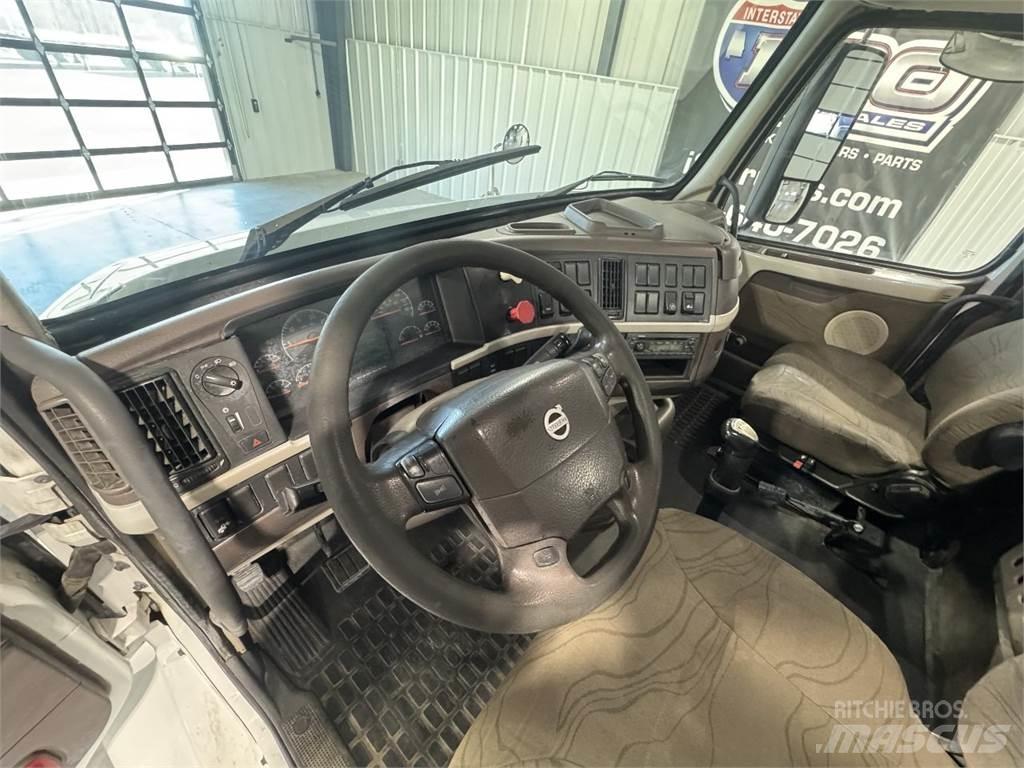 Volvo VNM64T200 Седельные тягачи
