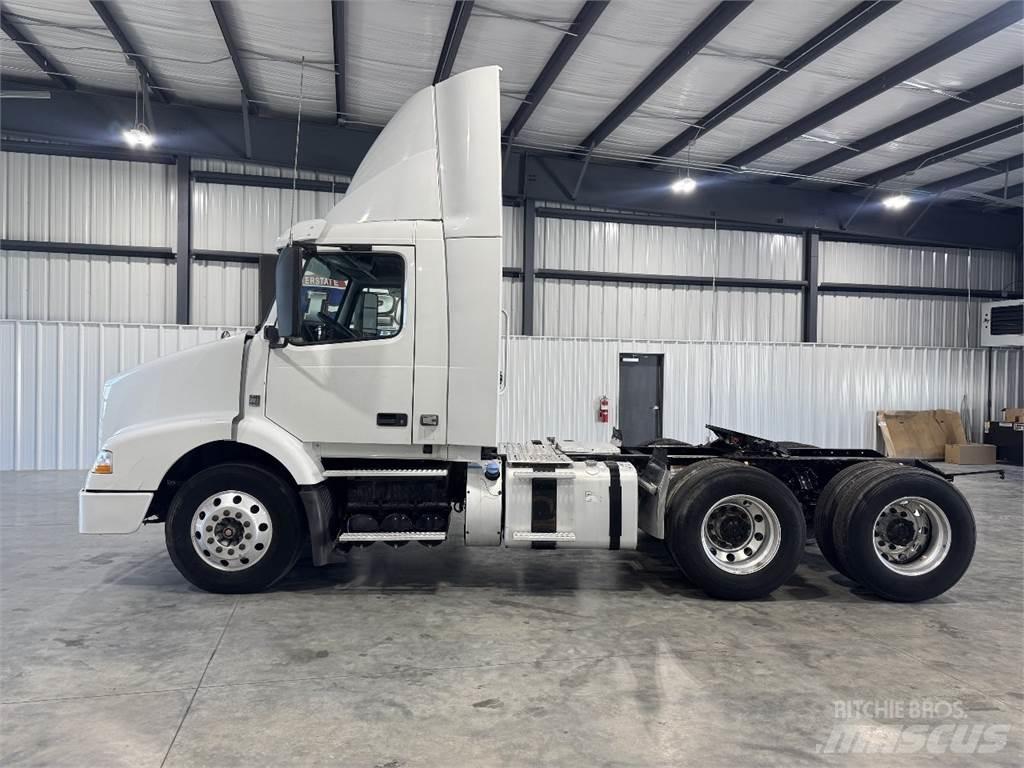 Volvo VNM64T200 Седельные тягачи