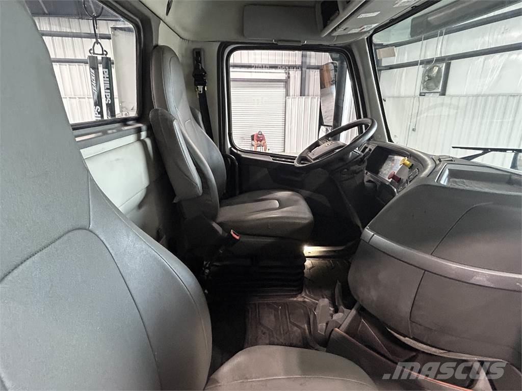Volvo VNR64T300 Седельные тягачи