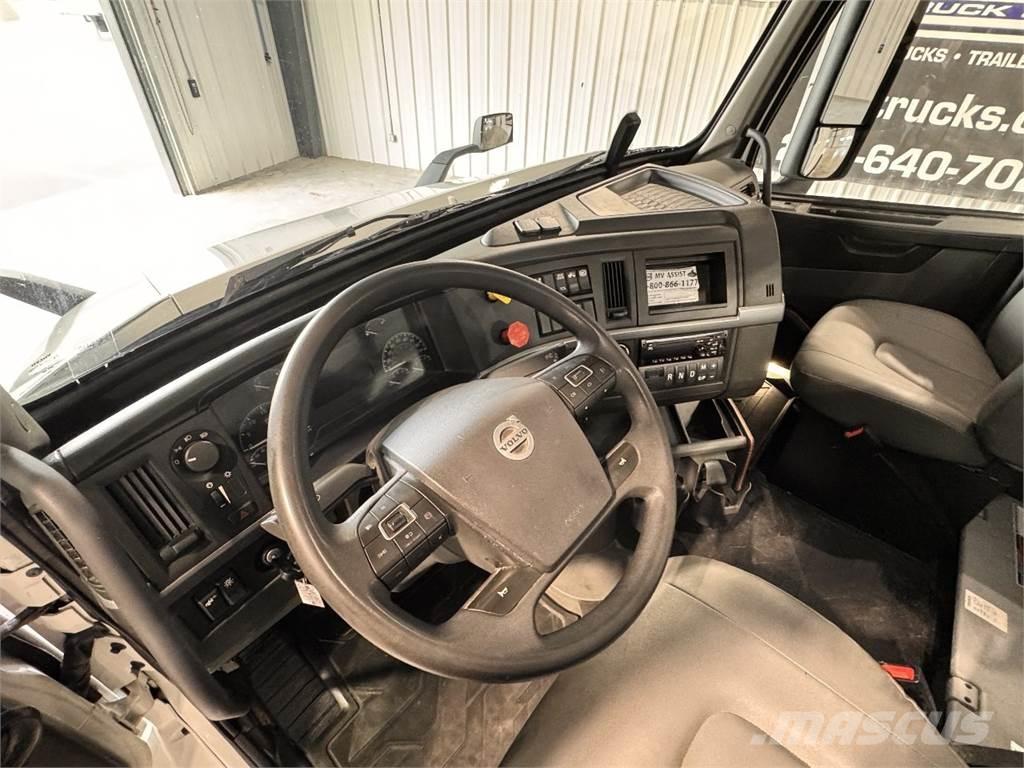 Volvo VNR64T300 Седельные тягачи