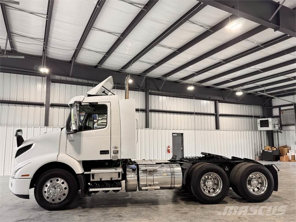 Volvo VNR64T300 Седельные тягачи