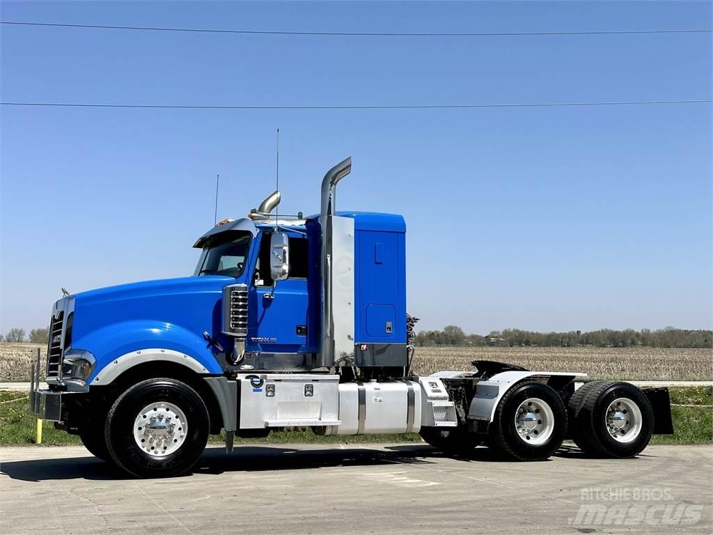 Mack Titan TD713 Седельные тягачи