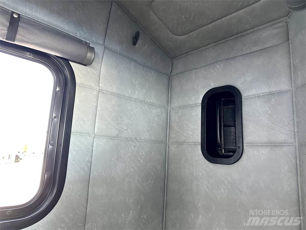 Mack Titan TD713 Седельные тягачи