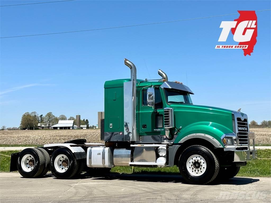 Mack Titan TD713 Седельные тягачи