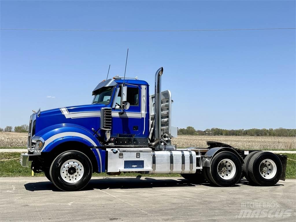 Mack Titan TD713 Седельные тягачи