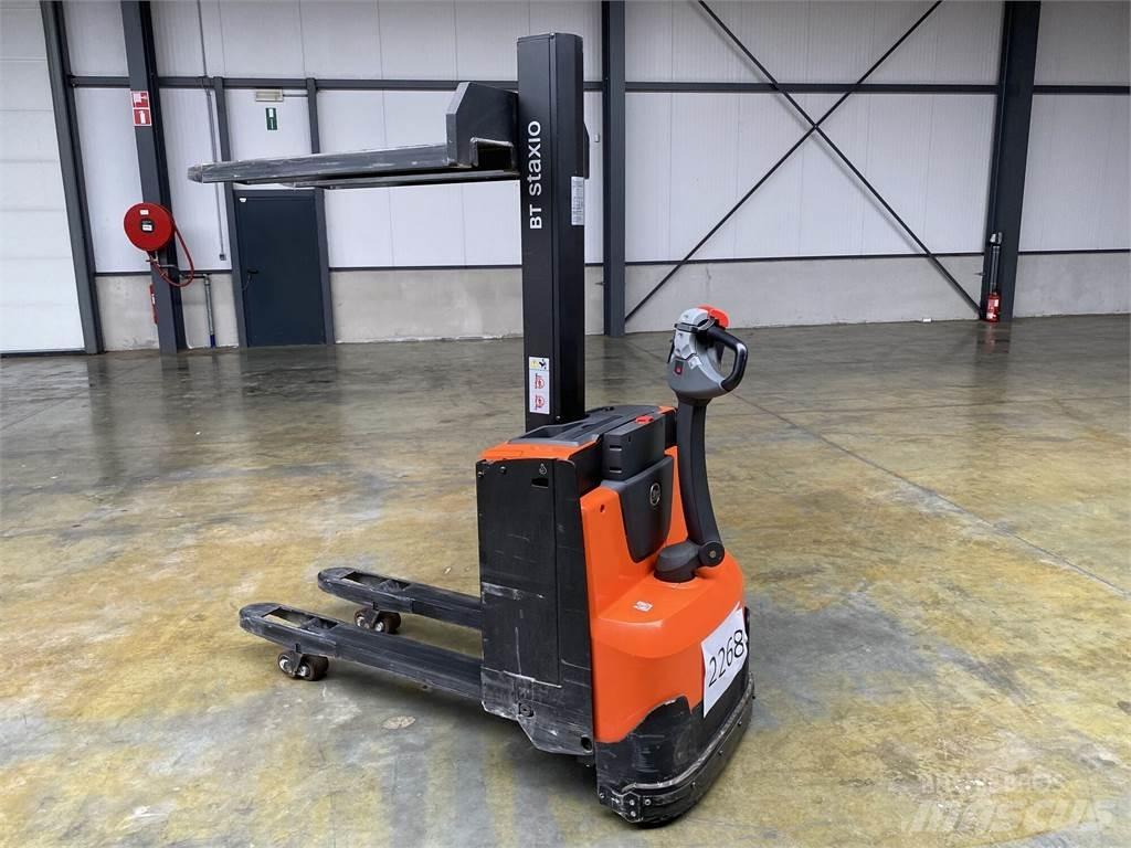 Toyota BT SWE080L Самоходные электроштабелёры