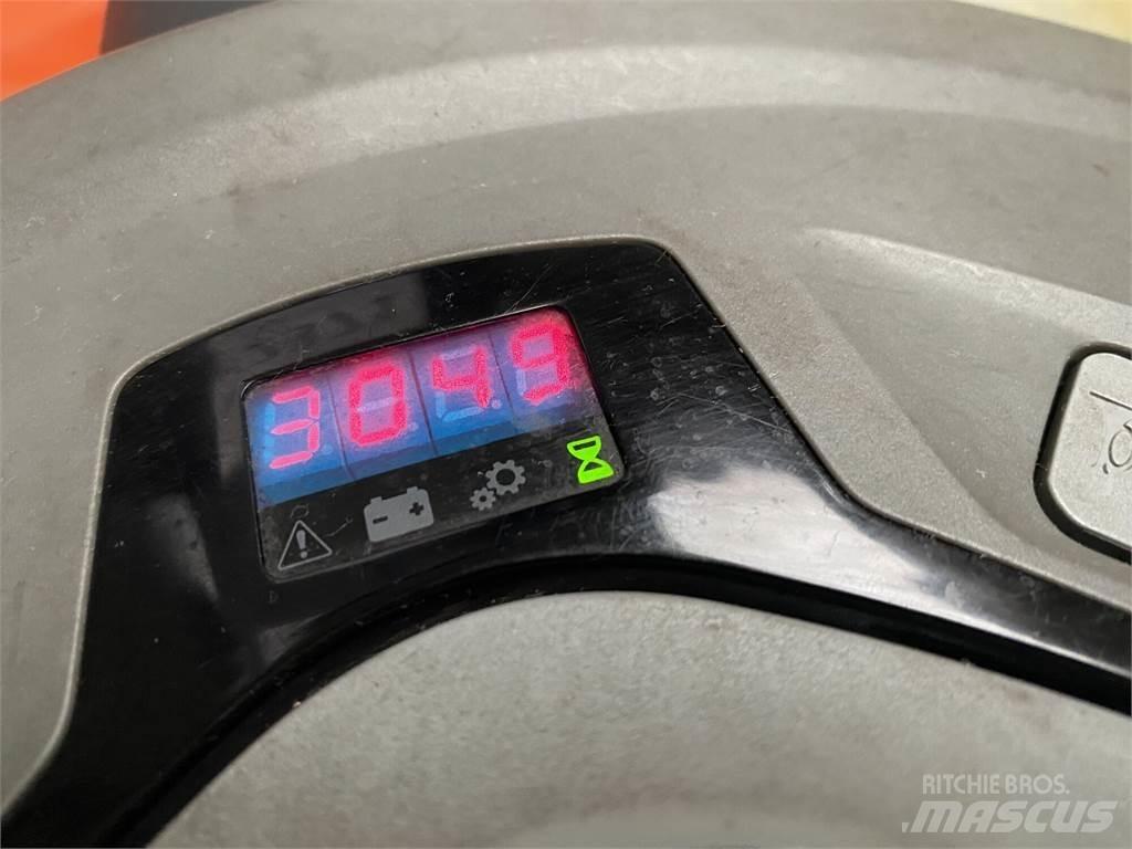 Toyota SWE200D Самоходные электроштабелёры