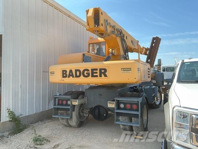 Badger 470TM Колёсные экскаваторы