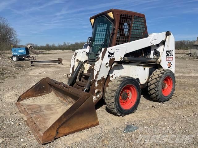 Bobcat S220 Мини-погрузчики