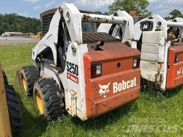 Bobcat S250 Мини-погрузчики