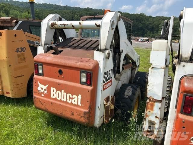 Bobcat S250 Мини-погрузчики