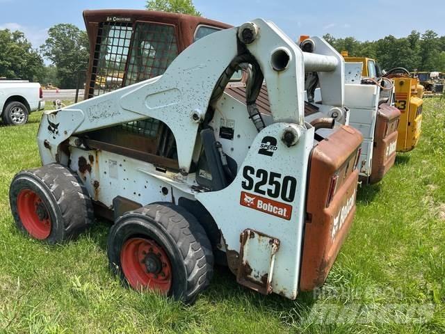 Bobcat S250 Мини-погрузчики