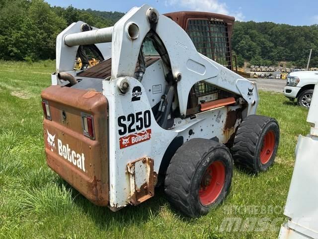 Bobcat S250 Мини-погрузчики